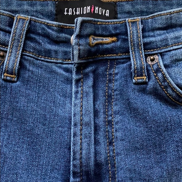 Fashion Nova PARKER Ripped Jeans - Picture 1 of 4